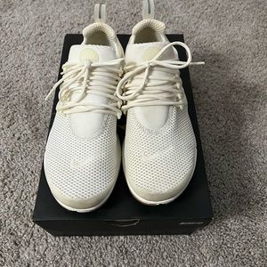 Air Presto White with black and gum bottom